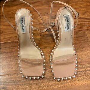 Steve Madden Beige and Pearl Heels